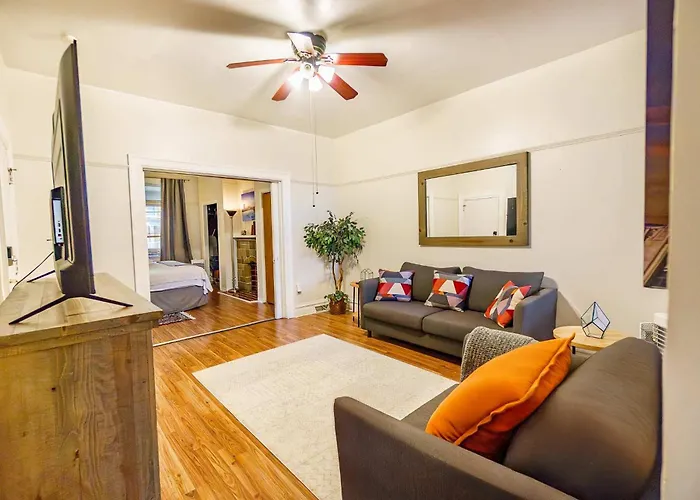 Mathilda Street Trio - The With King Bed Apartment Pittsburgh
